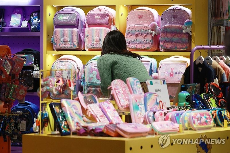 "여보, 내 코트 당근에서 샀는데… 애 입학 가방이 80만 원이라고?" [영수증 브리핑]