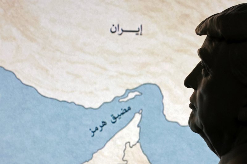 이란의 호르무즈 해협 봉쇄가 지속되는 가운데 지난달 31일(현지시간) 브렌트유는 치솟고, 미국 WTI는 급락하는 이례적인 디커플링 현상이 발생했다. 해협 봉쇄가 이어지면 두 유종 