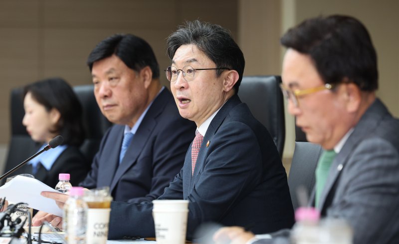 이억원 금융위원장이 14일 서울 중구 예금보험공사에서 열린 국민성장펀드 제2차 전략위원회 회의에서 발언하고 있다.뉴시스