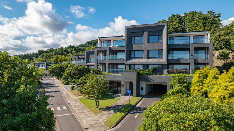 빌 벤슬리가 설계한 제주 오레브리조트 외관