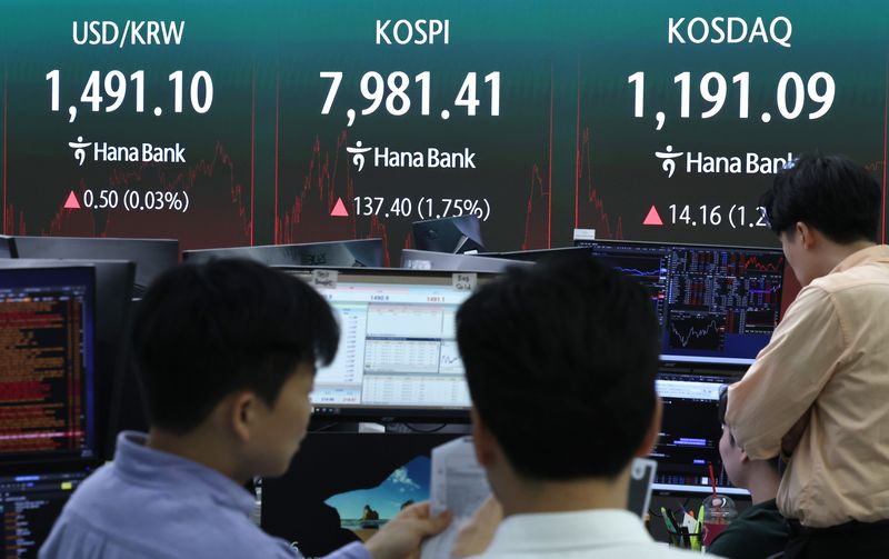 지난 14일 오후 서울 중구 하나은행 본점 딜링룸./사진=뉴스1