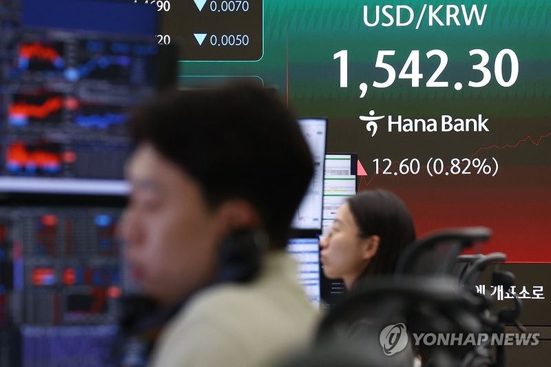 <b>원</b>·<b>달러 환율</b>, 야간거래서 1560원 돌파…금융위기 이후 최고