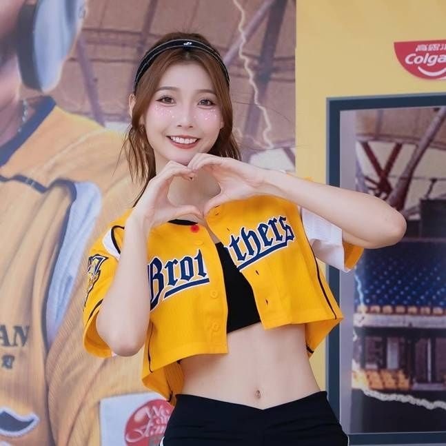 대만 유명 치어리더 흉기 피습, 범인은 몇 년간 쫓아다닌 스토커였다