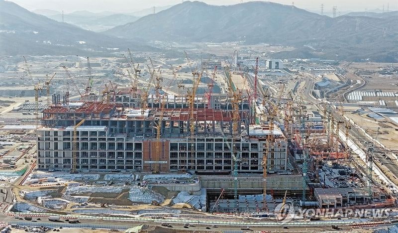 정부, <b>반도체 클러스터</b> 지방 <b>우대</b>…정주여건 지원도 강화