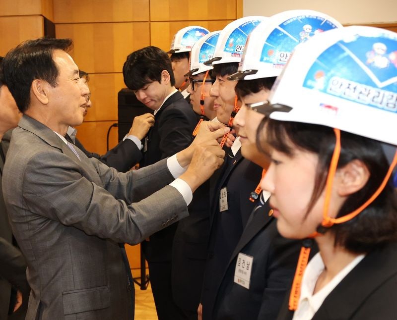 동부건설, 신입사원 입사식..."도전정신 갖추자"