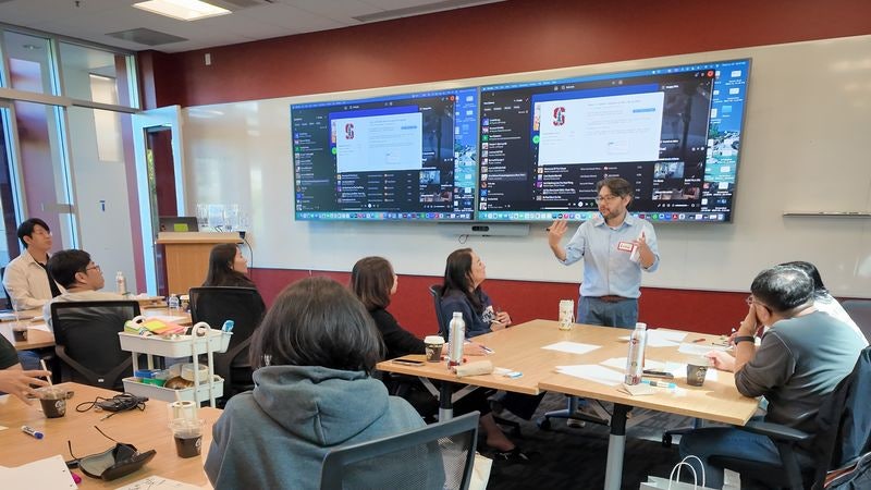 LG U+ 직원들이 美 스탠퍼드대 찾은 이유는