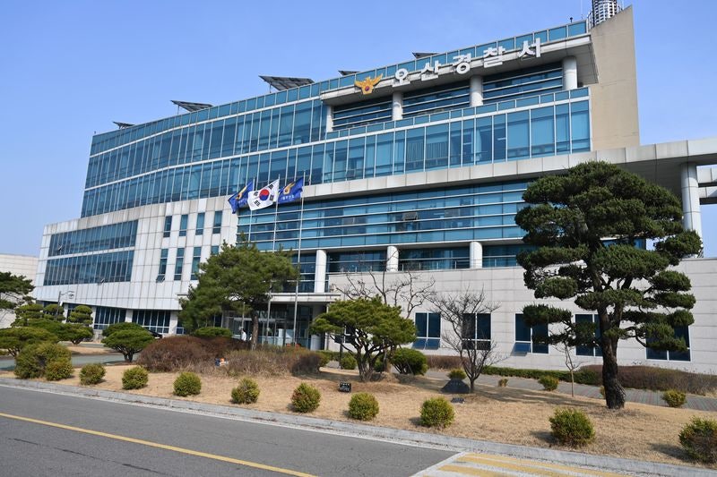 오산 아파트서 50대 부부·20대 아들 숨진 채 발견