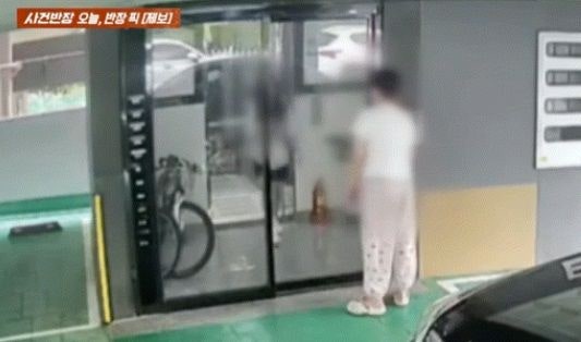 "현관 자동문 열렸으면 어쩔 뻔"…등교하던 여학생 마주한 '피범벅 남성'