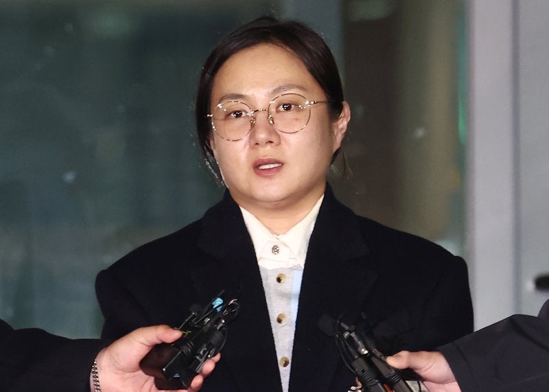 경찰, '매니저 갑질 의혹' <b>박나래 검찰송치</b>