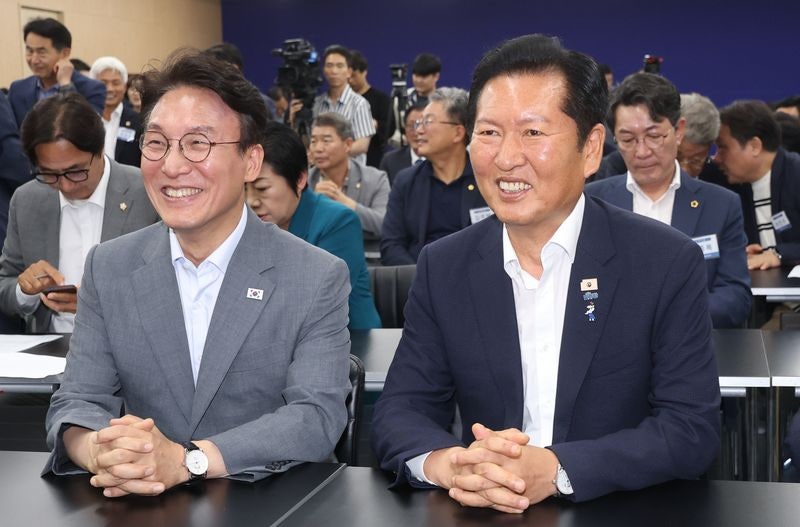 <b>정청래</b> "탈당해 남의 당 돕는 게 최악의 자기정치" <b>김민석 직격</b>