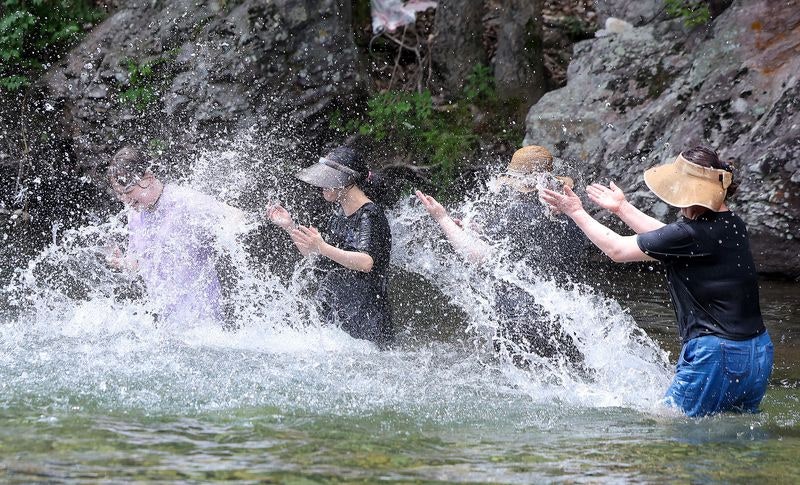 <b>포항·경주</b> '<b>폭염중대경보</b>'…전국 대부분 체감온도 33도 웃돌아