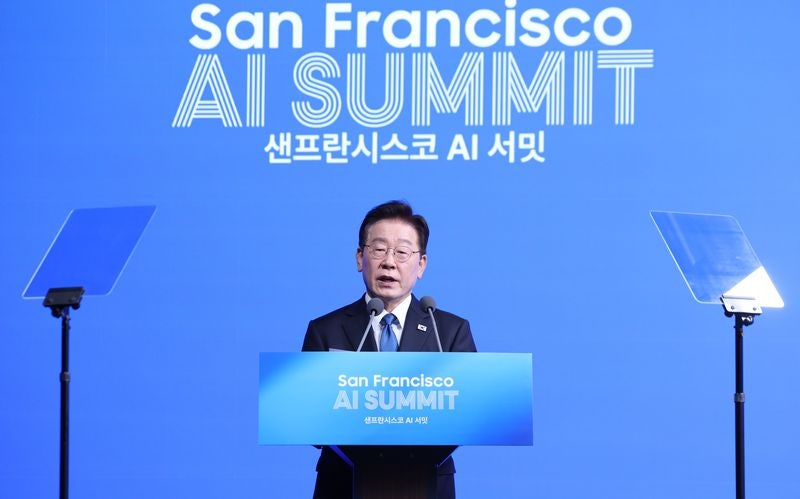 李<b>대통령</b> 美서 '<b>샌프란AI 선언</b>'…"韓, 대체불가 <b>AI</b>공급망 핵심국가"