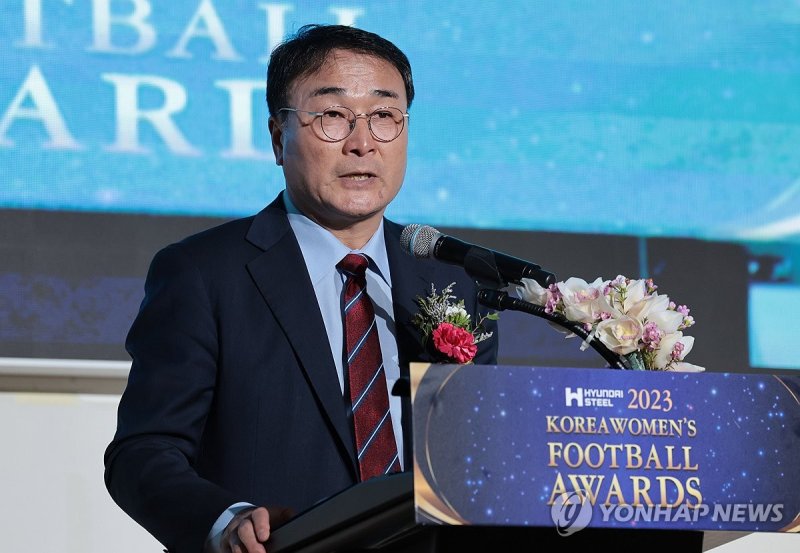 서울 송파구 올림픽파크텔에서 열린 2023 여자축구 WK리그 시상식에서 최영일 대한축구협회 부회장이 축사를 하고 있다.2023.12.14./사진=연합뉴스