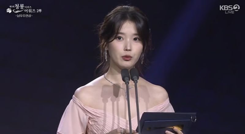 "안 떨릴 줄 알았는데"...'건강 악화' 아이유 , 활동중단 열흘 만에 공식...