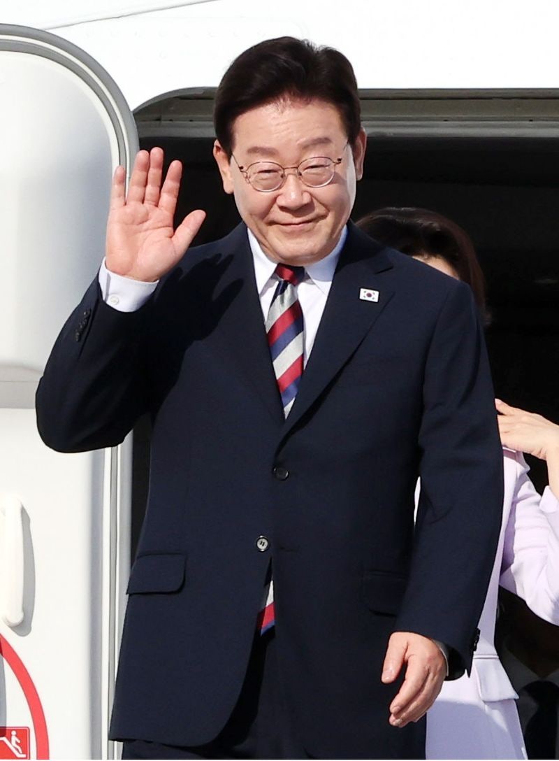 李<b>대통령</b>, 귀국 직후 청와대 출근…'부동산·주식' 비공개 회의