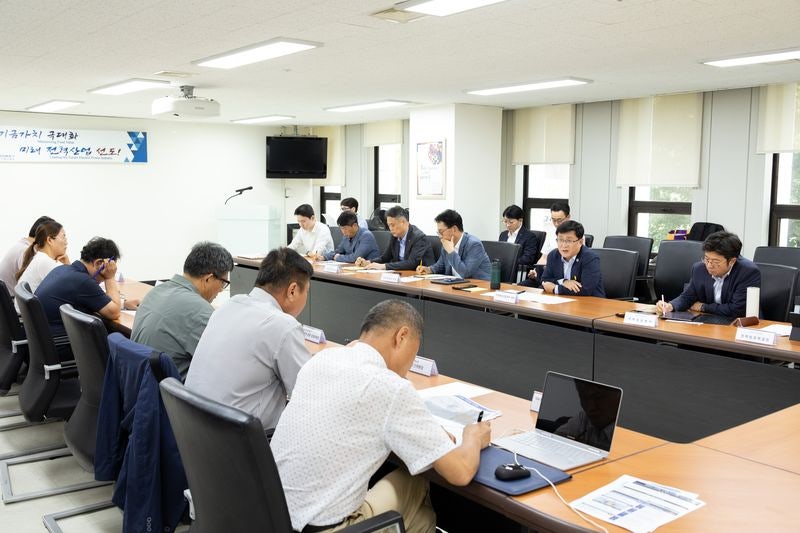 <b>김성환</b> <b>장관</b>, 전력망 반대 주민과 세 번째 직접소통
