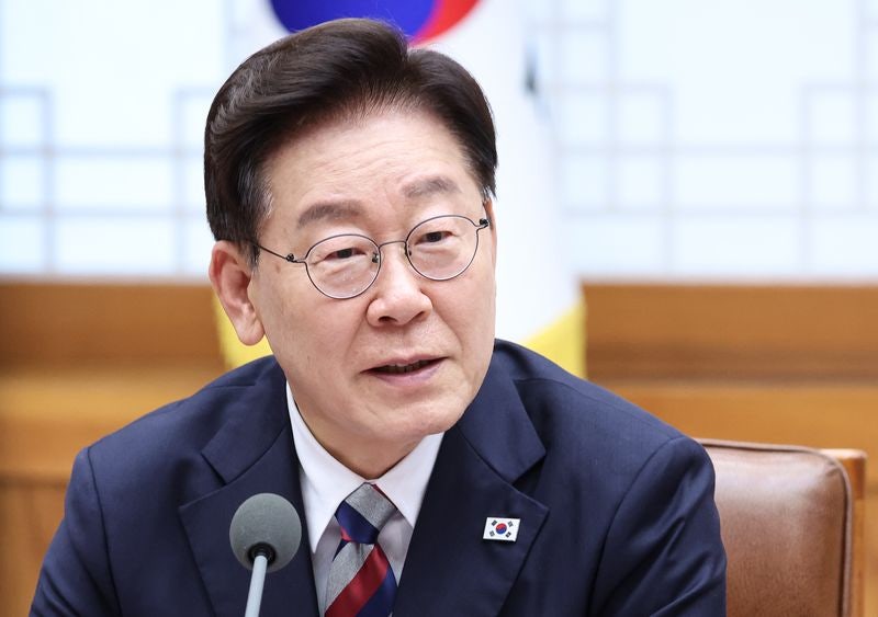 李<b>대통령</b> "4년 중임·연임제 개헌 일관된 입장…<b>임기</b>단축 수용"