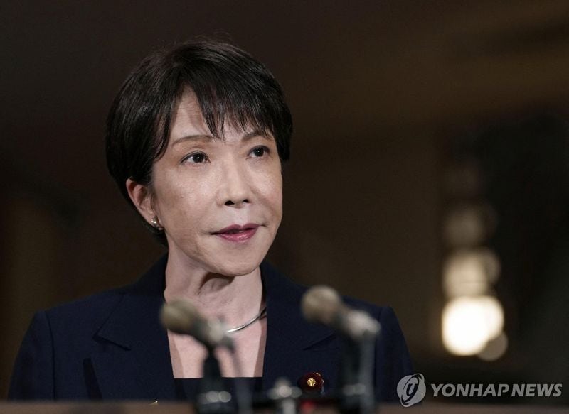 <b>다카이치</b>, 야스쿠니에 <b>공물 봉납</b>…고이즈미 직접 참배