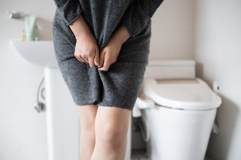 알몸으로 화장실 쓰러진 동거녀 방치한 50대, 핑계가 숙취?