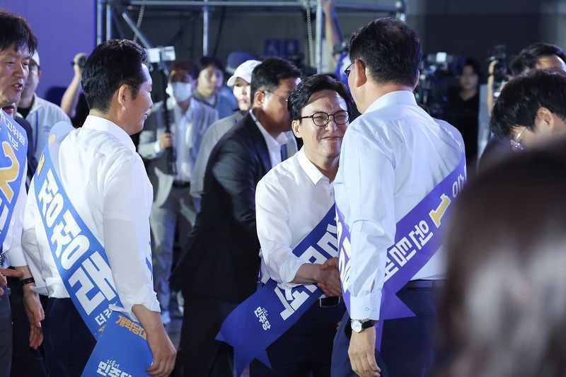<b>김민석</b>, 수도권 초접전 <b>승리</b>..누적 49.91% 선두
