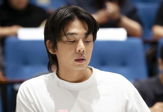 영화 '뱀피르' 대본 리딩 현장에서 포착된 배 유아인 /사진=뉴(NEW) 제공,뉴스1