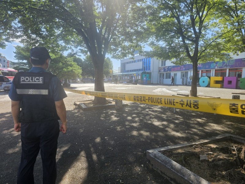 지난해 8월 15일 구 안동역에 폭발물 설치 신고가 들어와 경찰이 인근을 통제하고 있다./사진=뉴스1