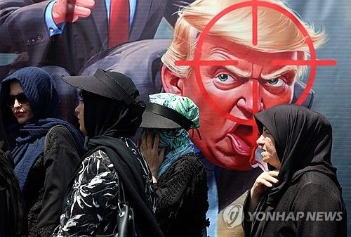 이란 테헤란 거리에 내걸린 반 트럼프 현수막. 연합뉴스