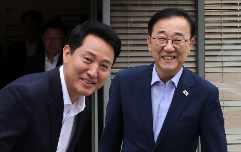 <b>김윤덕</b> 만난 <b>오세훈</b> "<b>용산공원</b> 결론 못 냈지만...탄천 부지 대안 제시"