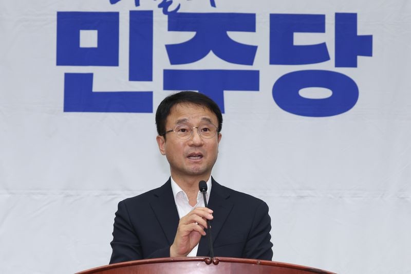 野 <b>박근혜</b> <b>연찬회</b> 초청..與 "기이한 과거 퇴행"