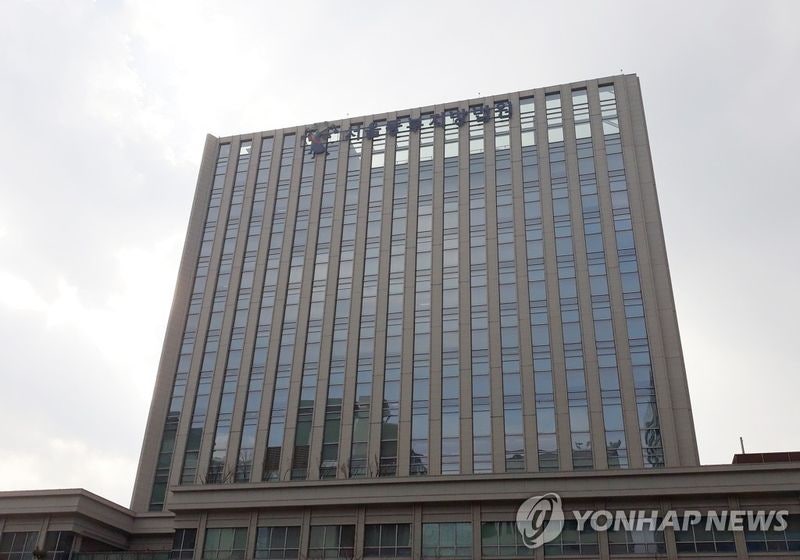 <b>장윤정 모친</b>, '3100만원 투자<b>사기</b>' 혐의 인정...檢 징역 1년6개월 구형