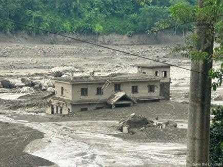 [속보]네팔 경찰 "<b>티베트</b>서 또 <b>댐 붕괴</b>…구조 대원 대피"