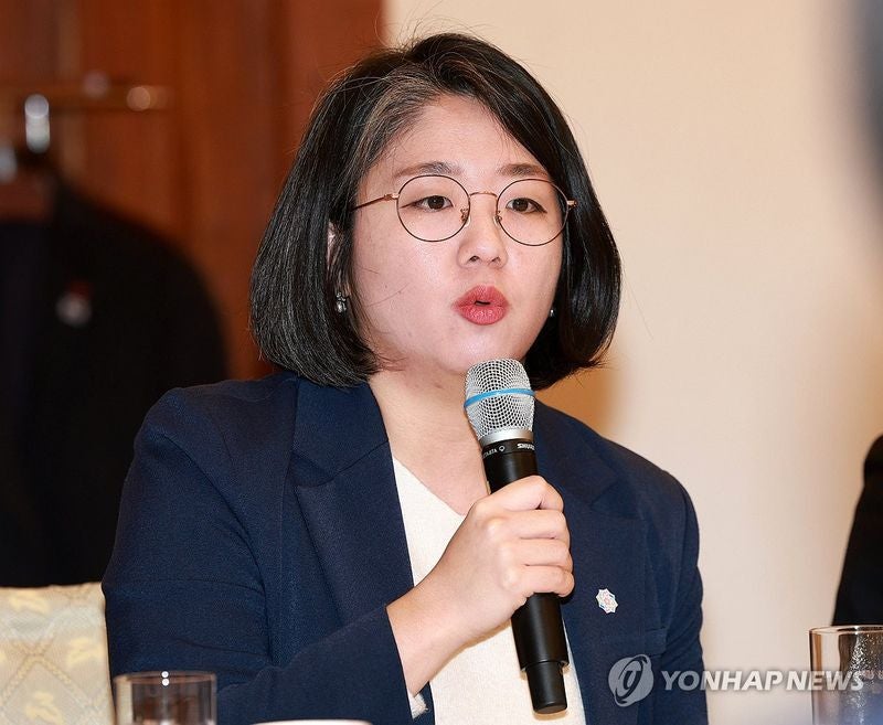 '첫 90년대생' <b>용혜인</b>, <b>장관</b> 돼도 비례의원직 유지할 듯