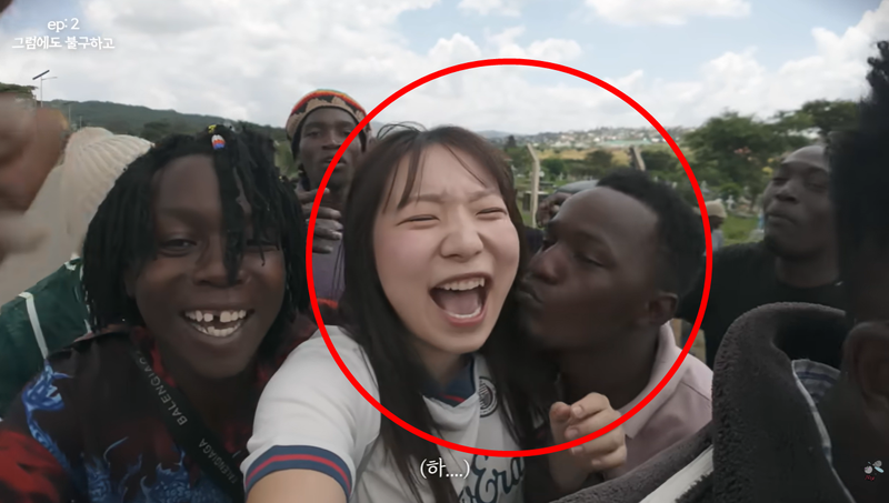 "뽀뽀하고 신체 접촉..." 혼자 아프리카 여행 갔다가 봉변당한 女유튜버 [영상]