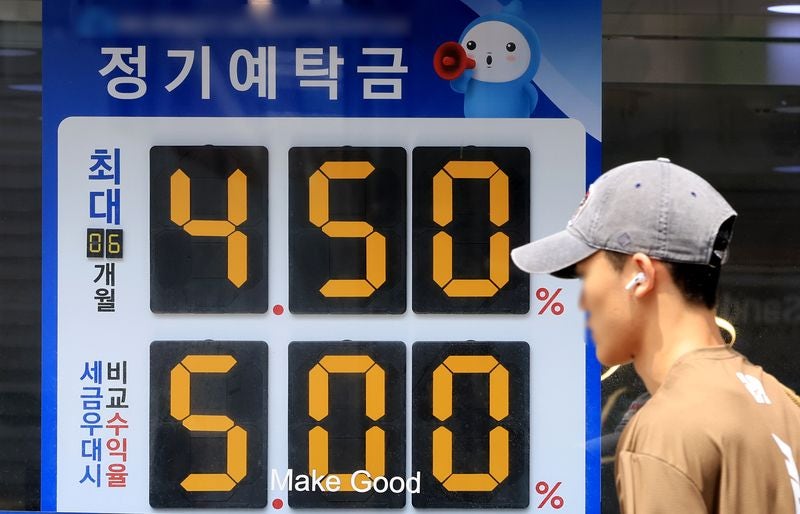 "연 12%라길래 냉큼 가입했는데" 6만원 이자에도 사람들 몰리는 이유