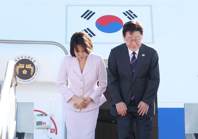 李, 3박5일 <b>프랑스</b> 국빈방문차 <b>출국</b>…마크롱과 '뤼미에르 서밋' 공동주...