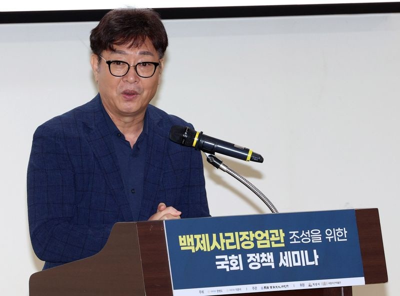 [속보] 검찰, '주식 차명거래 의혹' <b>이춘석</b> 의원 <b>불구속 기소</b>