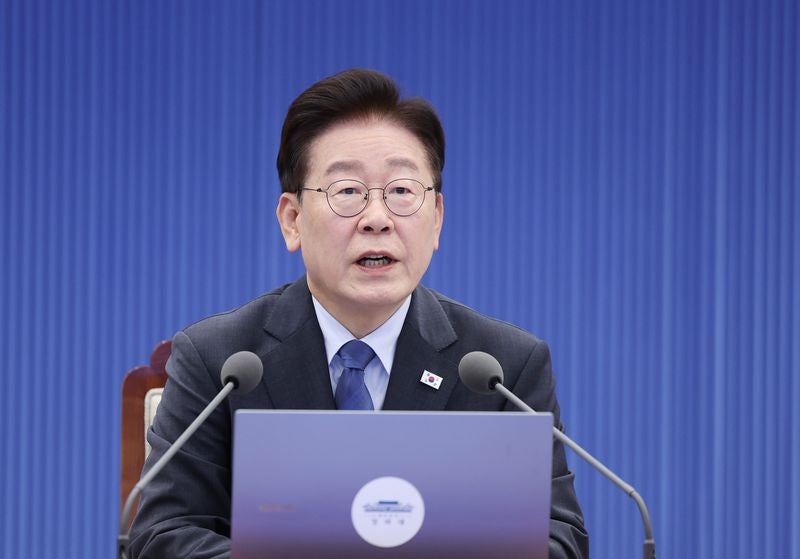 李<b>대통령</b> "<b>유가</b> 전혀 걱정 안해도 돼…휘발유·경유 가격 계속 <b>안정</b>"
