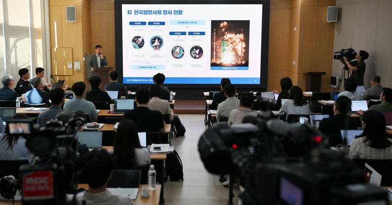 <b>누리호 5차</b> '국내 최초 군집위성 시대' 연다...실시간 안보 대응