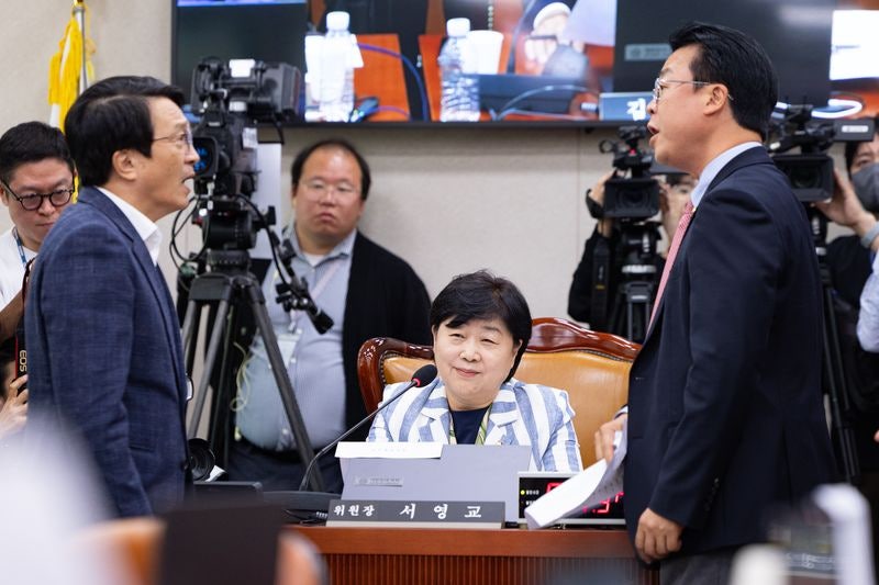 '조희대 난투극' 법사위 국감, 여야 <b>막말</b>·고성으로 얼룩져