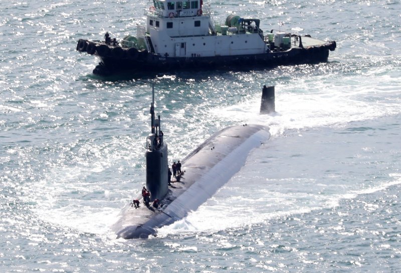 미국 해군 버지니아급 핵잠수함 '버몬트함'(SSN-792·7800톤)이 지난해 9월 23일 오전 부산 남구 해군작전사령부 부산작전기지에 입항하고 있다. 사진=뉴스1