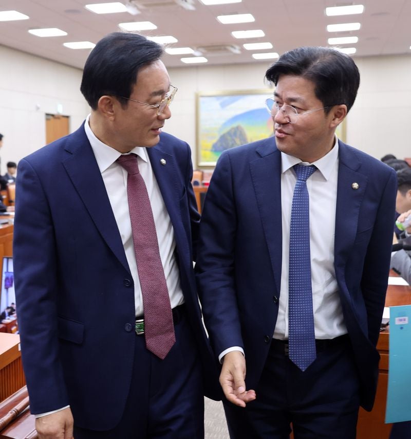 국회 <b>정무위</b>, '해킹 논란' 5대 은행장 국감 <b>증인 채택</b>