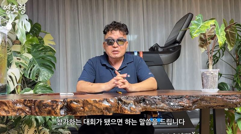 [서울=뉴시스] 1992년 바르셀로나 올림픽 마라톤 금메달리스트 황영조가 마라톤 대회에 참여하는 동호인들의 안전 사고 문제에 우려를 드러냈다.(사진='영조형' 유튜브 채널 캡처) /사진=뉴시스