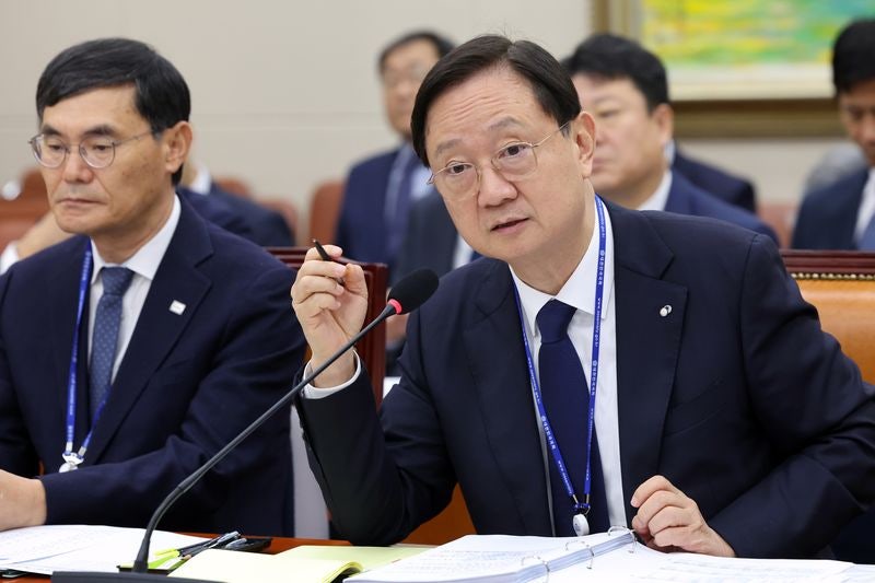 이찬진 "<b>솔리다임</b> 중복상장 해당, 적정한 조치 하겠다"