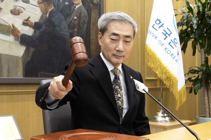 [속보]<b>신현송</b> 한은 총재 "<b>석유 최고가격제</b> 오래 가면, 가격 왜곡·소비 ...