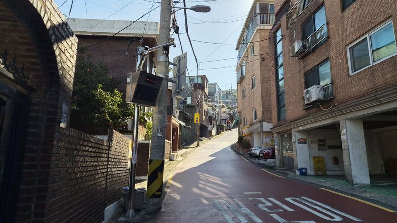 언덕 많은 상도동인데... 다세대 한 채 '10억' 찍었다