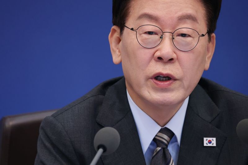 李<b>대통령</b> "<b>의무공개매수제</b> 도입, 균형 있는 해법 무엇일까요?"