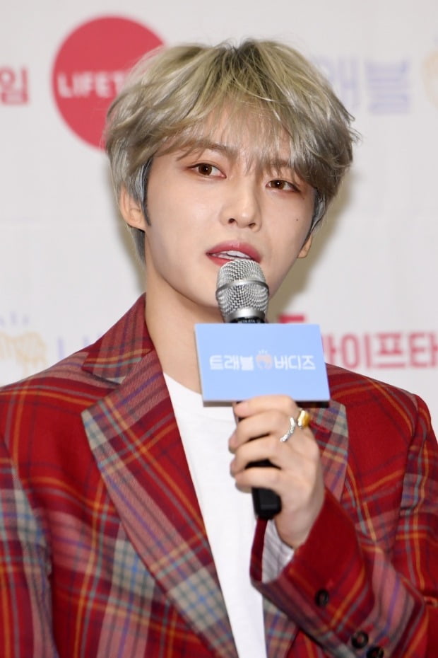 <b>김재중</b> <b>1위</b>, 일본 <b>오리콘 차트</b> 휩쓸어…수익금은 현지 기부