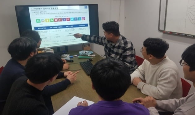 비정형 빅데이터 분석 분야의 새로운 강자 ㈜딥하이 - 뉴스 썸네일 이미지