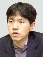 '돌부처' 이창호 통산 <b>1800승</b>…스승 조훈현 뒤이어