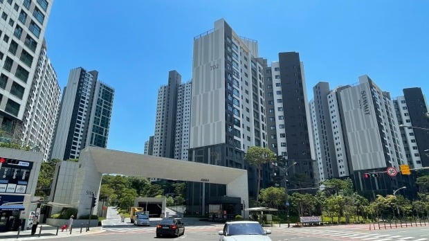 14억 넘던 아파트가 1년 반 만에… 과천 집주인들 발칵